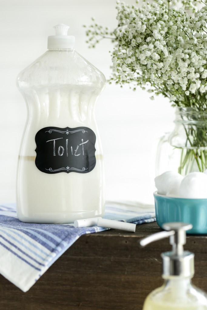 Go All Natural! {5 Natural Toilet Bowl Cleaning Recipes} Natural Cleaning Recipes, Cleaning Recipes, Cleaning Tips and Tricks, Cleaning Hacks, Homemade Cleaners, Handmade Cleaning Recipes, Homemade Cleaning Recipes, Chemical Free Cleaning Recipes