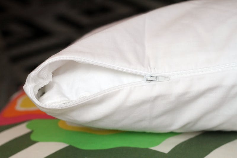 Easily Remove Stains from Yellowed Pillows| Cleaning, Cleaning Hacks, How to Remove Stains from Pillows, Clean Pillows, How to Easily Clean Pillows, Popular Pin #Cleaning #CleanPillows