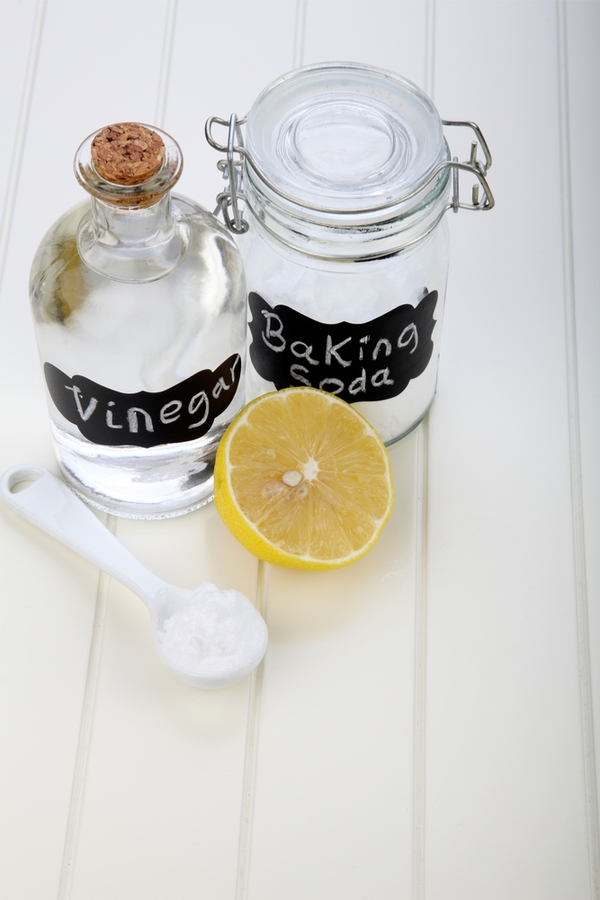 Rust stains happen, and when they do there's no need to stress if you know how to get rid of them. So I'm sharing with my readers a DIY rust stain remover that is easy to make {and actually works}. And, you can make it from things you have laying around the house.